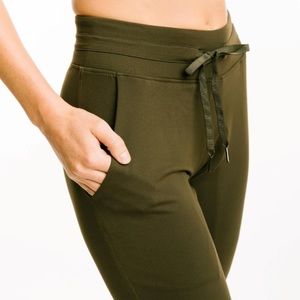 ZYIA Olive Ascend Joggers Large